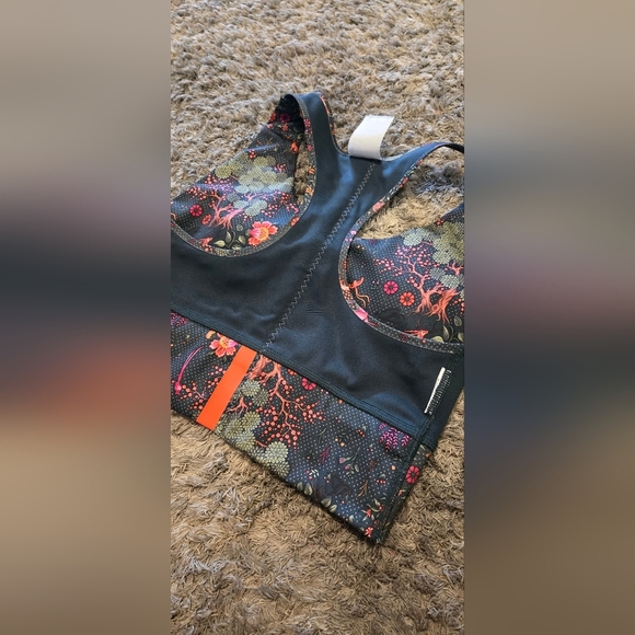 PUMA Liberty Floral Print Sports Bra - Picture 6 of 9